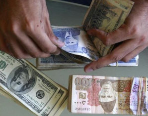Rupee to Reach Rs.148 against Dollar by End of FY 2018-19: Report