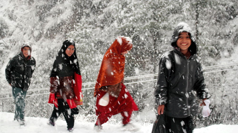 Galiyat Bans Tourists Yet Again Due to Heavy Snowfall
