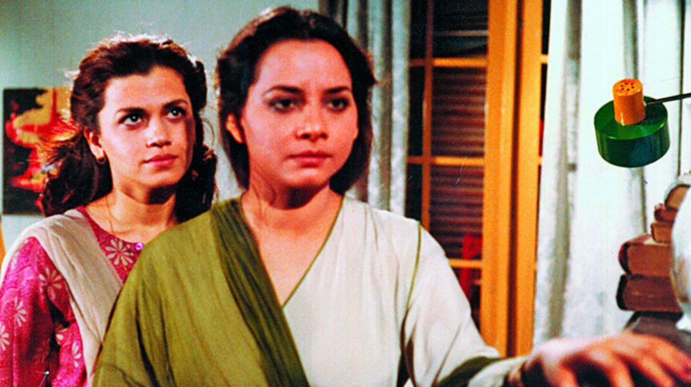 Twitter Saddened Over the Death of Legendary Actress Roohi Bano