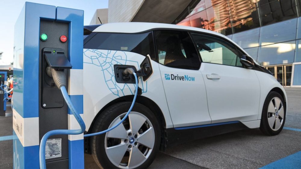 Electric Vehicles Could Save $2 Billion in Oil Imports Annually