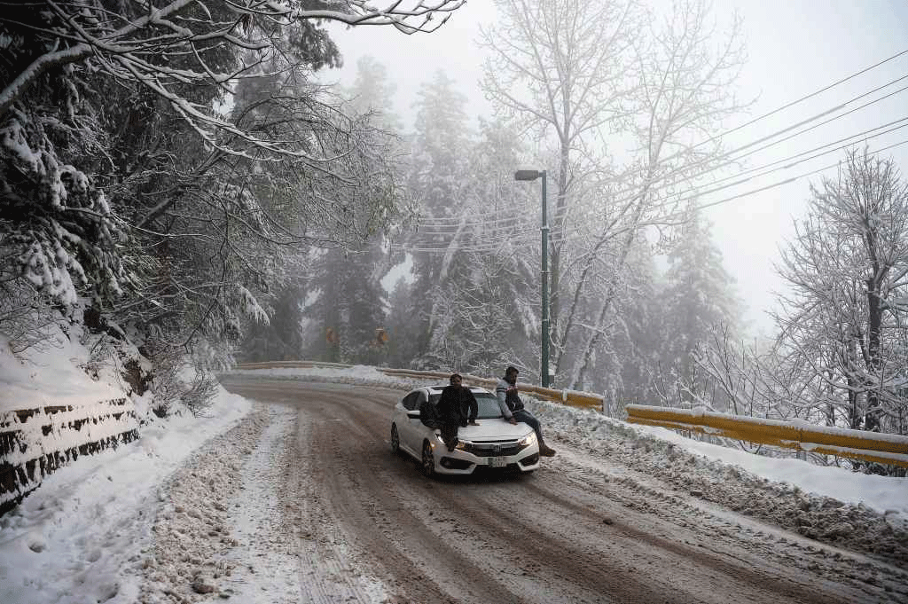 Limited Vehicles Will Be Allowed to Enter Murree During Snowfall