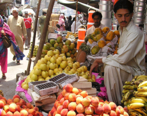 ‘Fruit For All’ Drive Enters Peshawar | propakistani.pk