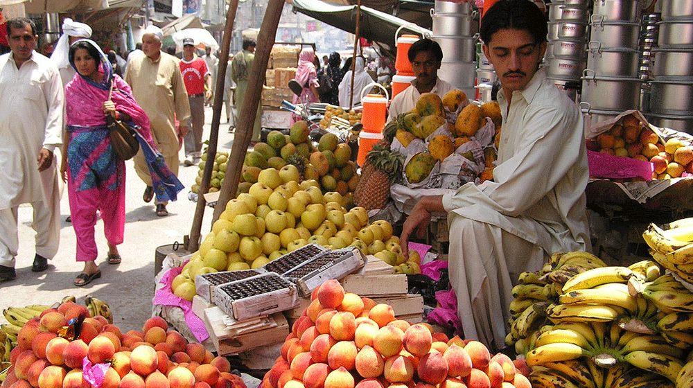 ‘Fruit For All’ Drive Enters Peshawar | propakistani.pk