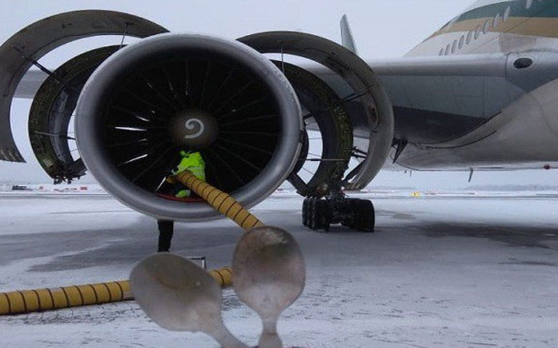 PIA Engineers Defy Norway’s Extreme Temperatures to Repair Aircraft