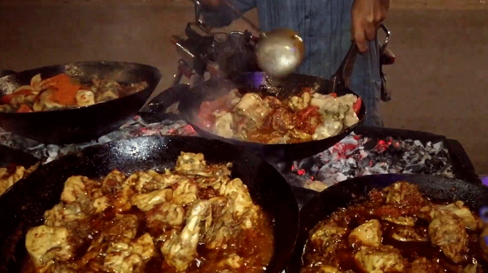 PMA Warns People Off Dining Out in Karachi | propakistani.pk