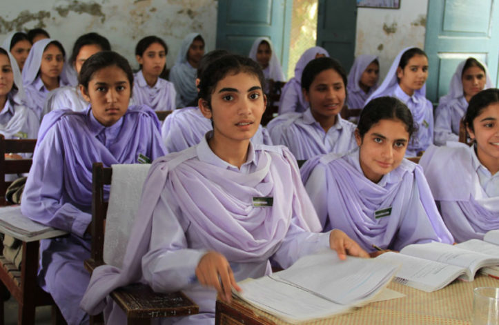 China to Invest Rs. 6 Billion to Digitalize KP School | propakistani.pk