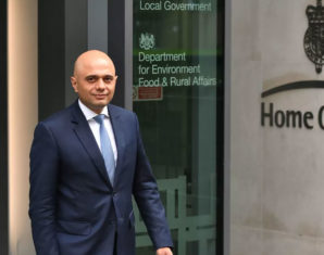 Pakistani Bus Driver’s Son Among Contenders to Become New British PM | propakistani.pk