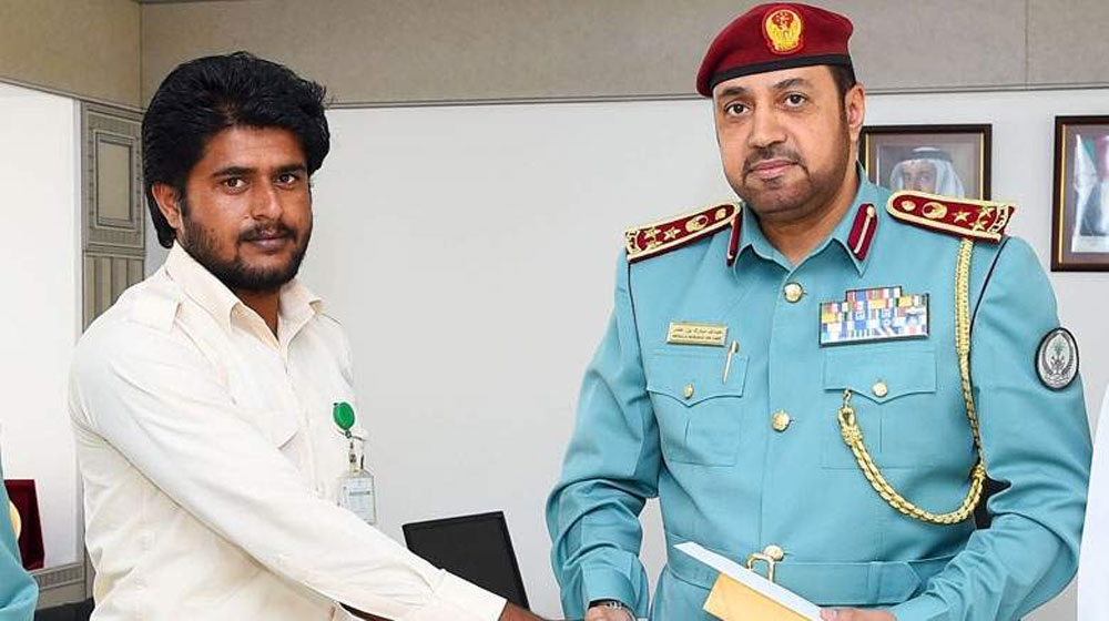 UAE Police Honors Pakistani Expat for His Bravery | propakistani.pk