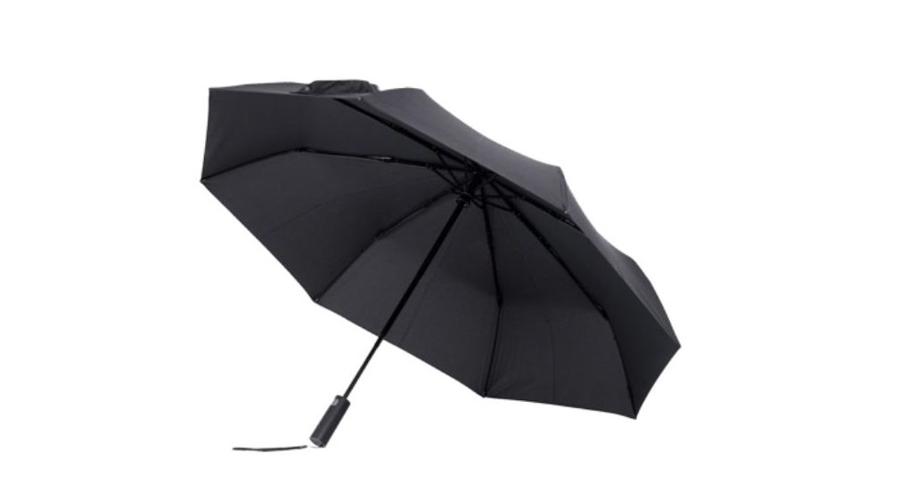 Xiaomi’s Automatic Umbrella Folds at The Push of a Button
