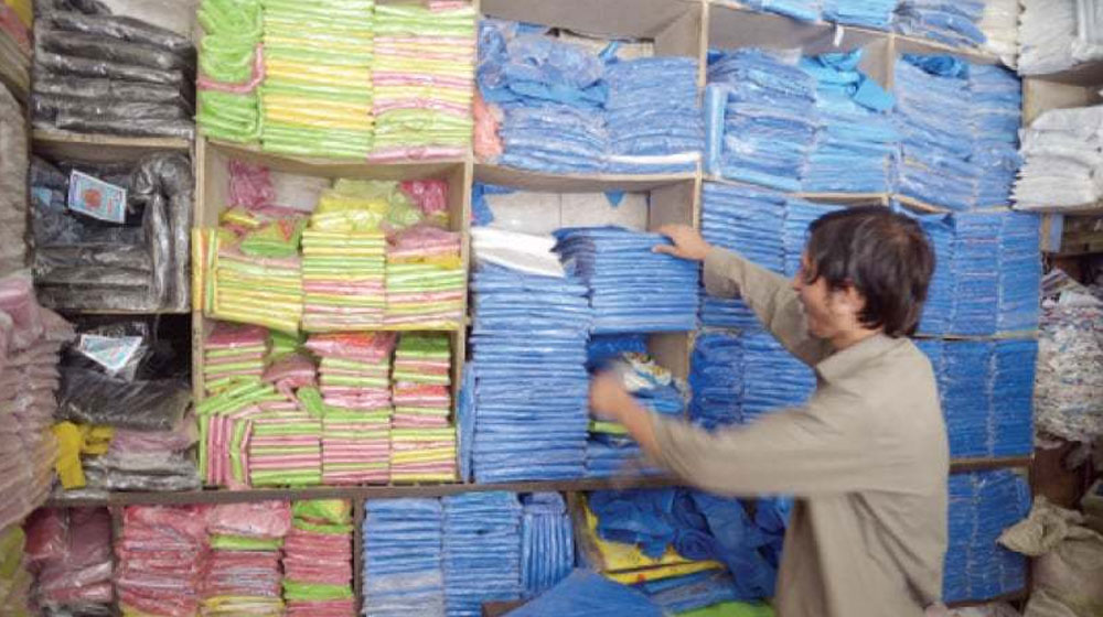 KP Cracks Down on Plastic Bags Makers and Sellers | propakistani.pk