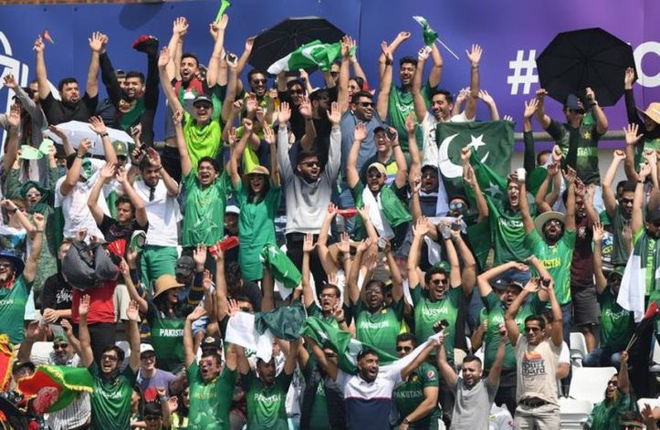 Pakistan fans celebrate