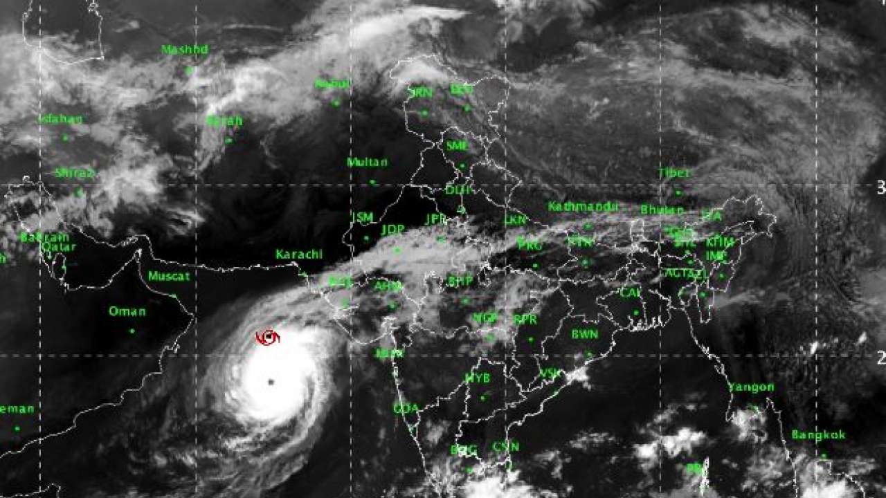 Govt Moves Citizens to Safe Zones as Water Rises & Cyclone Kyarr Hits Karachi