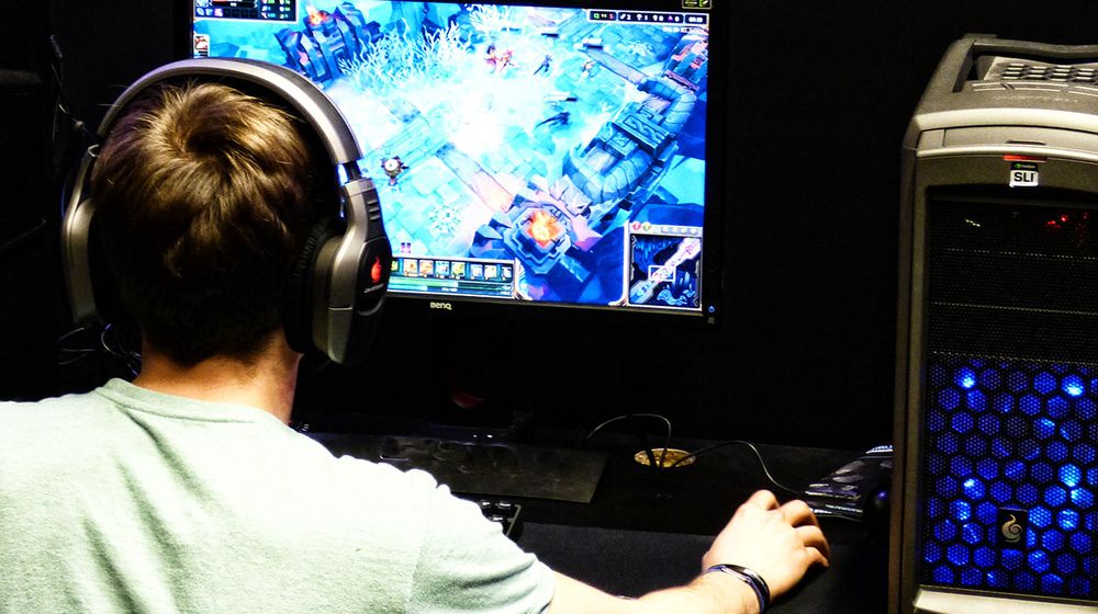 Teenage Game Addict Dies After Playing All Night