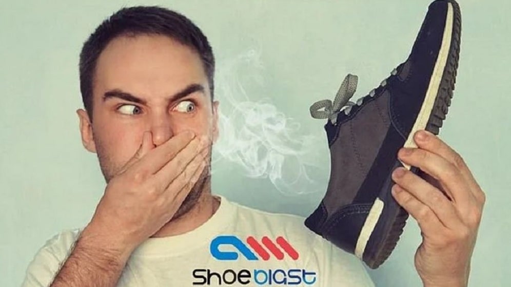 This Portable Device Removes Smell and Moisture From Shoes