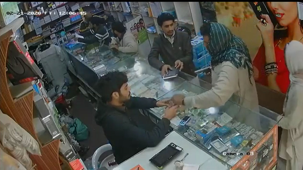 Robbers Take Valuables in a Daytime Robbery in Ghauri Town [Video]