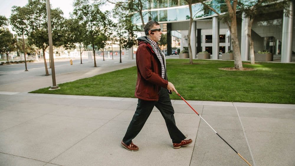 University Student Makes Unique Smart Shoes for The Blind
