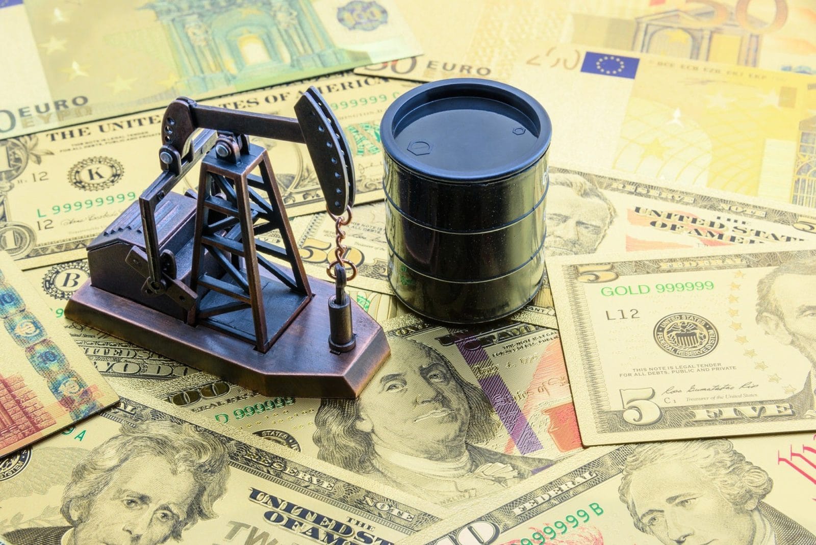 Crude Oil Prices Drop to Lowest Levels Since 2003