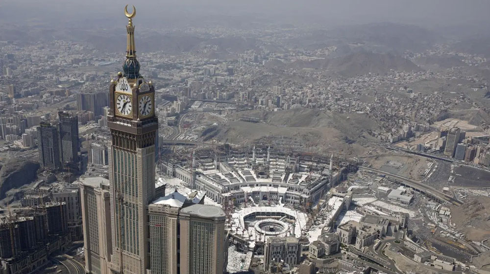 Saudi Arabia Enforces Curfew in Makkah and Medina