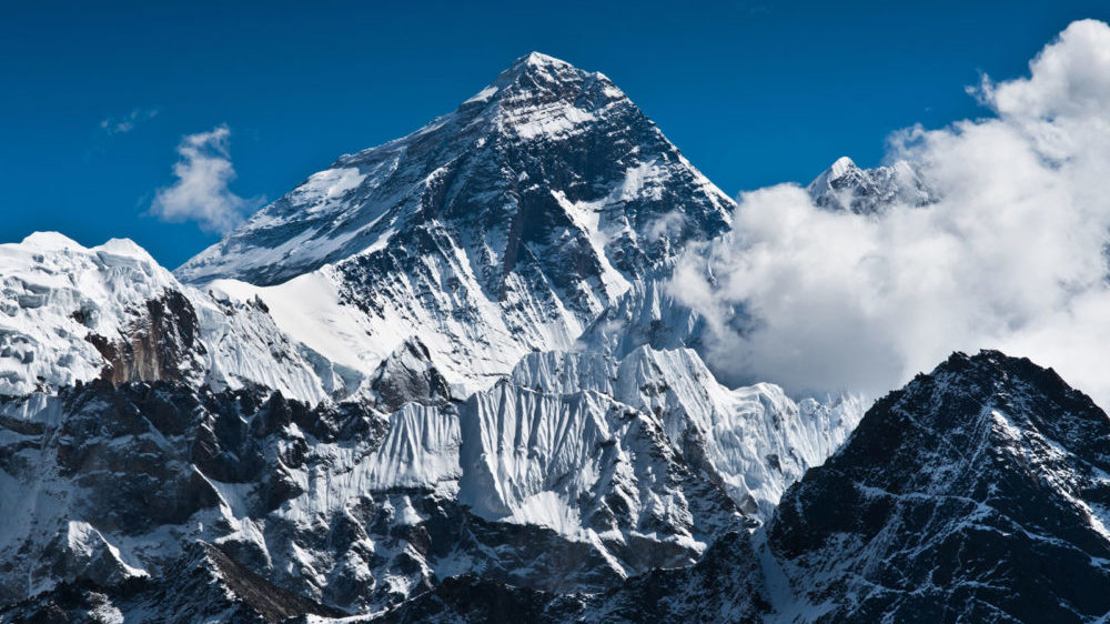 Xiaomi is Using the Mi 10 Pro to Scale Mount Everest [Images]
