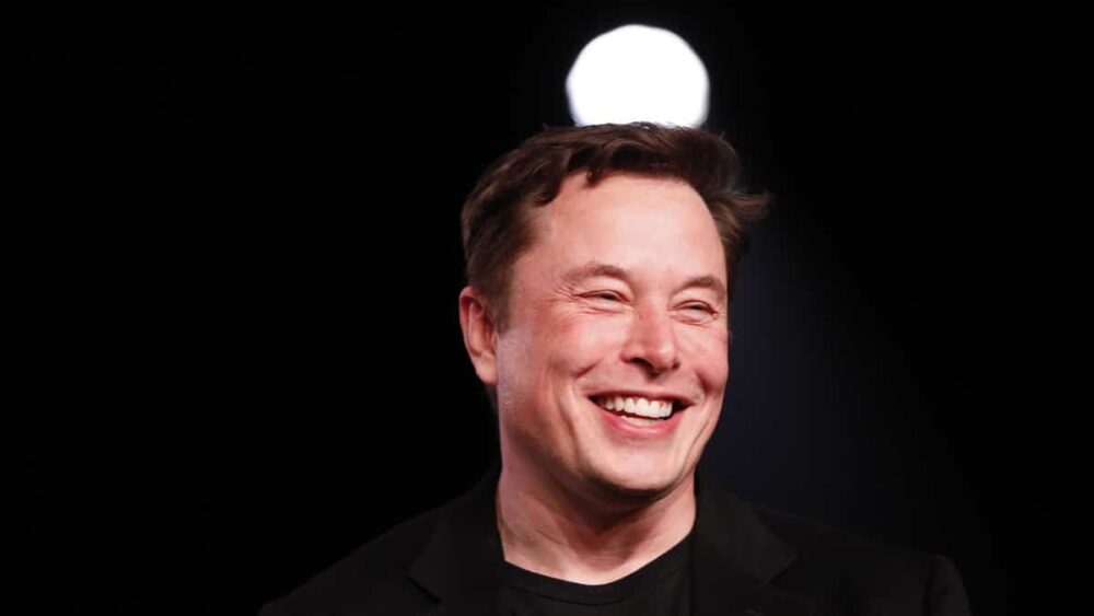 Elon Musk Tweets About Quitting to Become a Full-Time Influencer