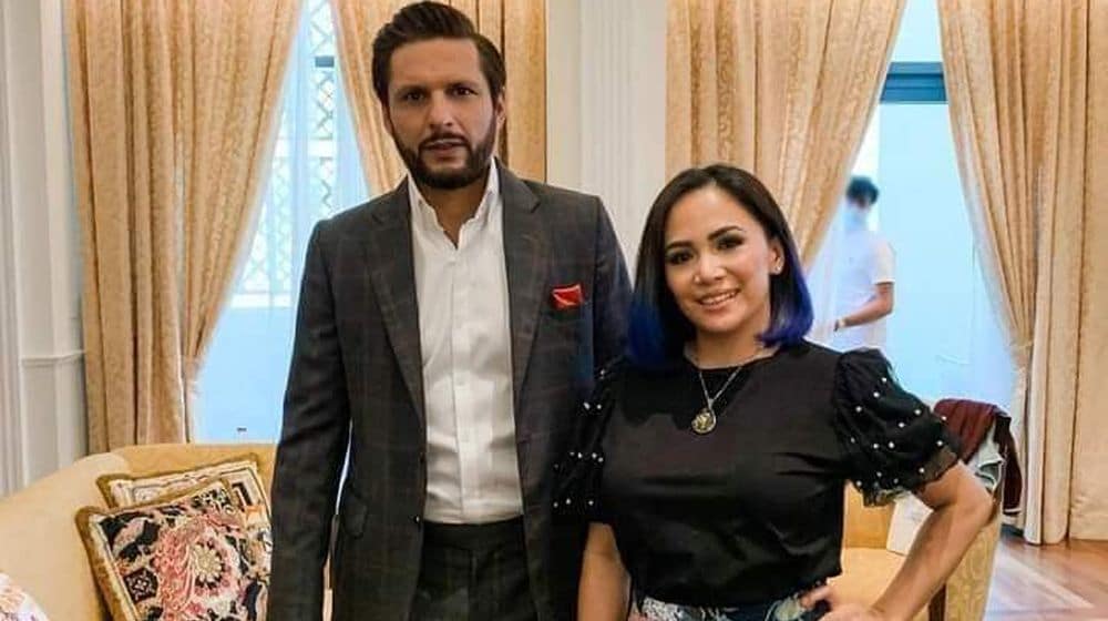 Afridi Gets Schooled for Getting his Facial Done From a Woman