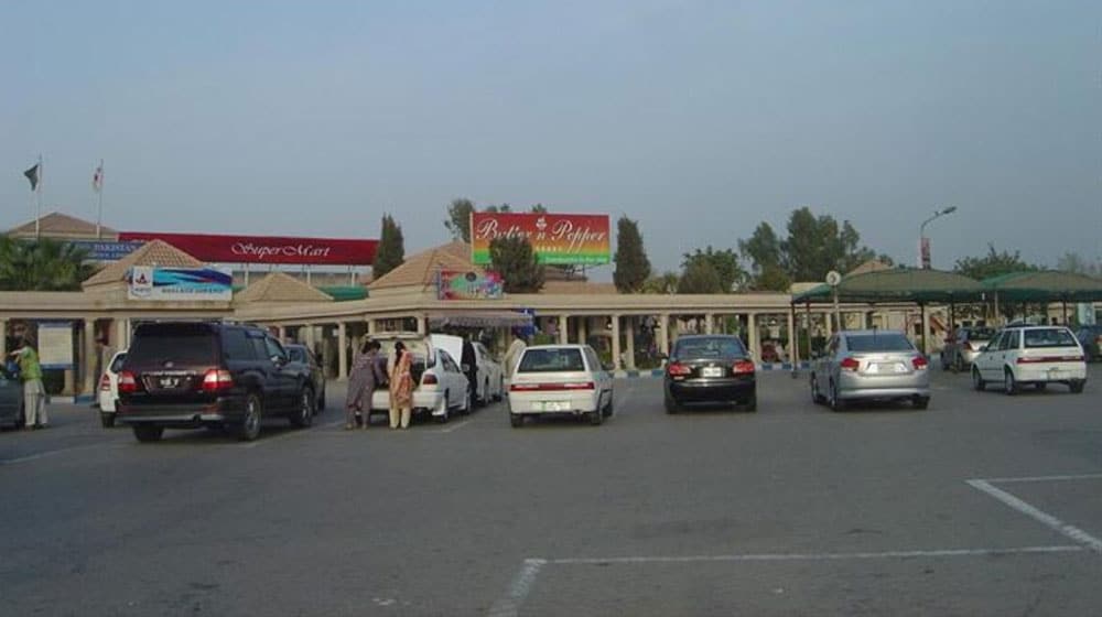 PM Imran Khan Orders Action Against Overcharging Tuckshops at Motorways