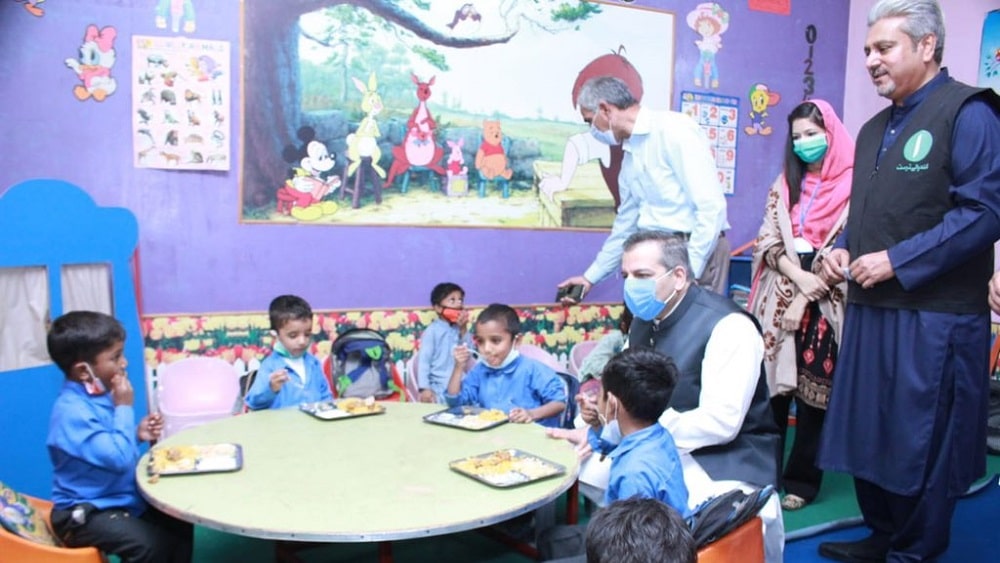 Punjab Starts Free Lunch Service for Young Students in Schools