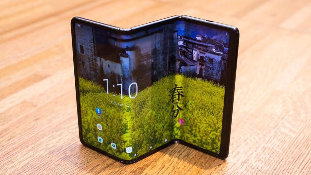 Samsung to Launch a Transparent Smartphone And Triple Folding Tablet in 2021