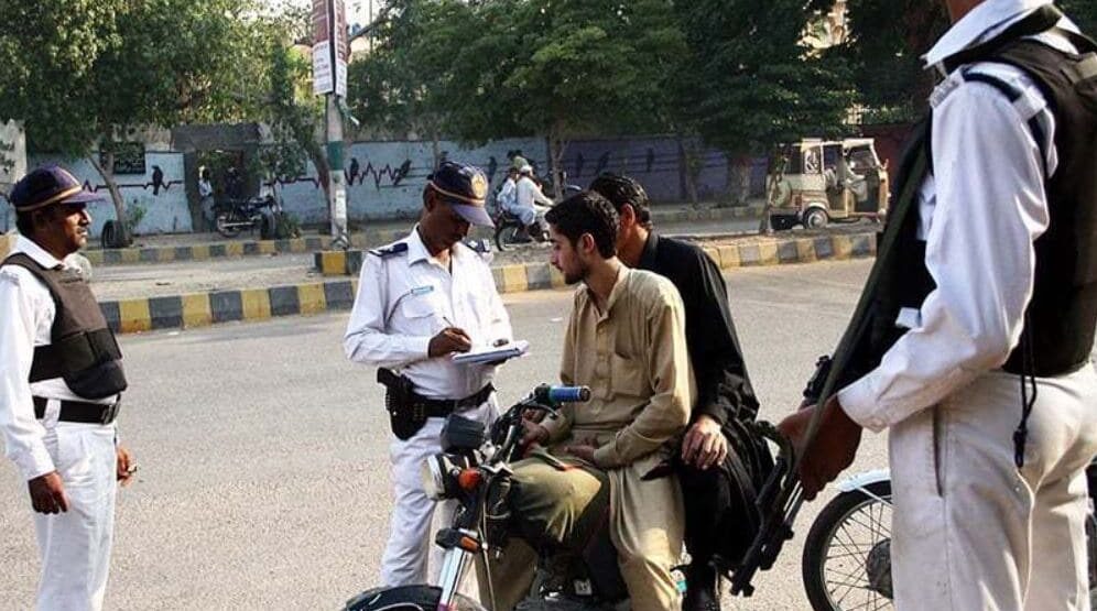 Karachi Traffic Police Reduces Challan After Bribery Incidents