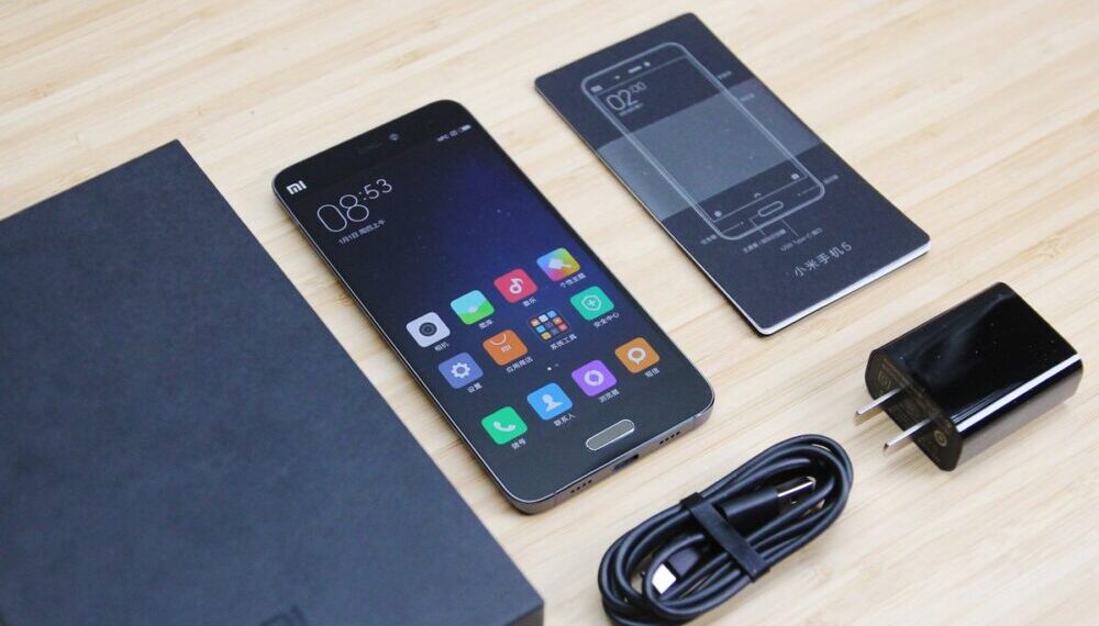 Xiaomi Will Sell Mi 11 Without a Charger