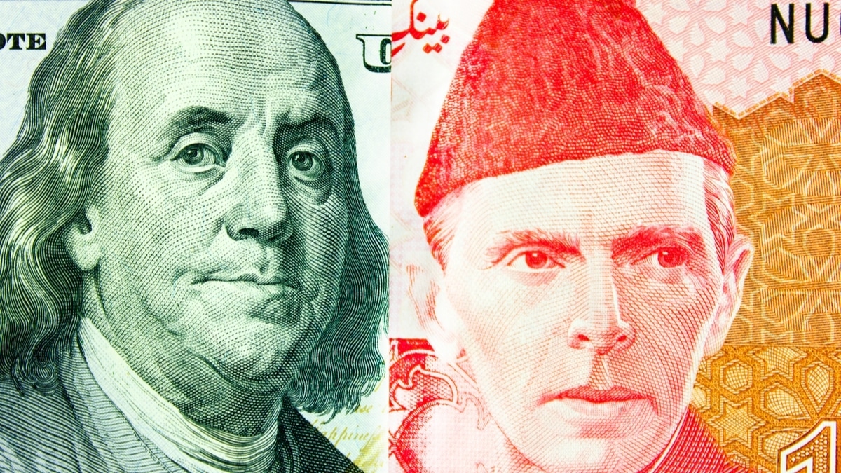 Pakistani Rupee Starts Gaining Against the US Dollar Again