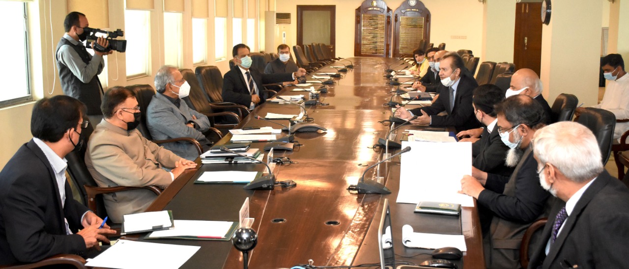 Minister Finance Discusses Metro Bus Extension in Islamabad With CDA