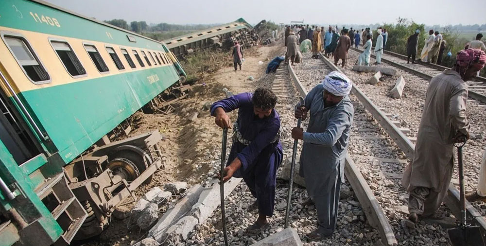 Pakistan Railways Suspends 8 Officials for Tragic Accident