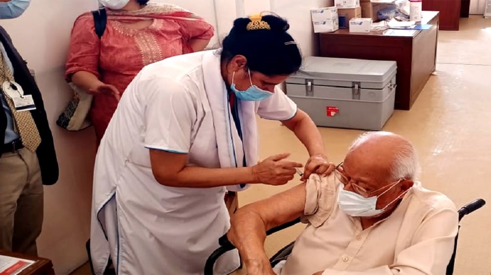 100-Year-Old Pakistani Receives Vaccine and Urges Others to Get Inoculated