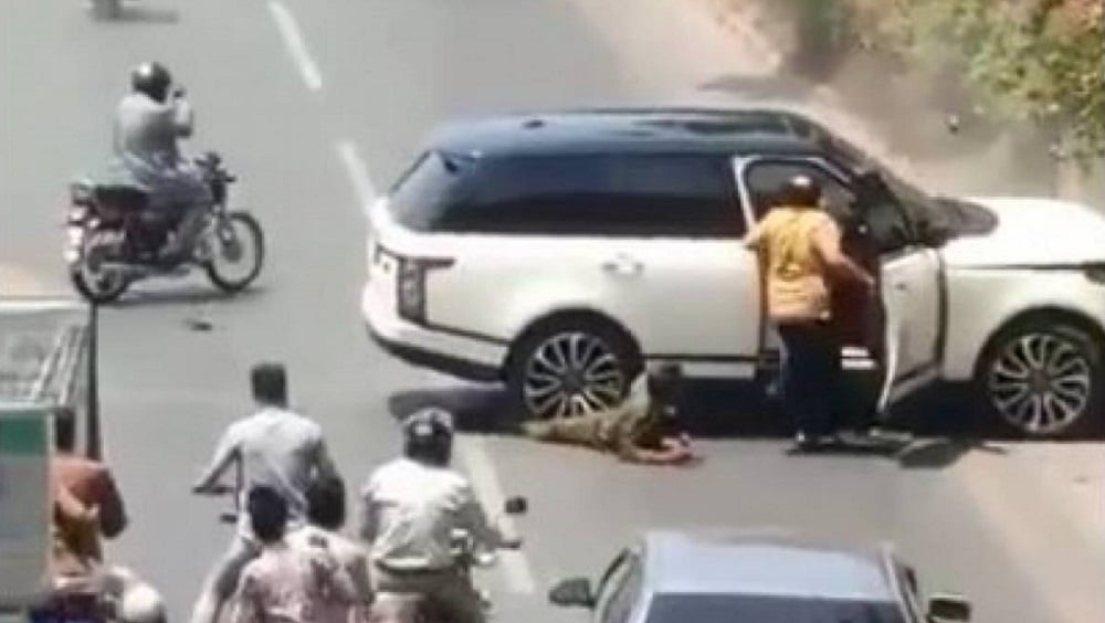 Video of a Range Rover Crushing Police Officer Before Catching Fire Goes Viral