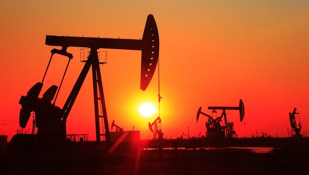 International Oil Prices Plunge by 5%