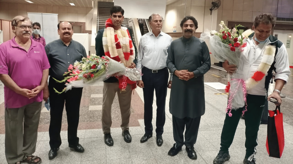 Arshad Nadeem Receives a Hero’s Welcome Upon His Return to Pakistan