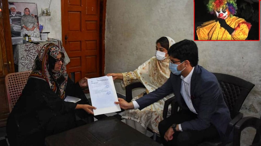 Clown Girl Gets a Job and Free Treatment for Her Mother From Punjab Govt