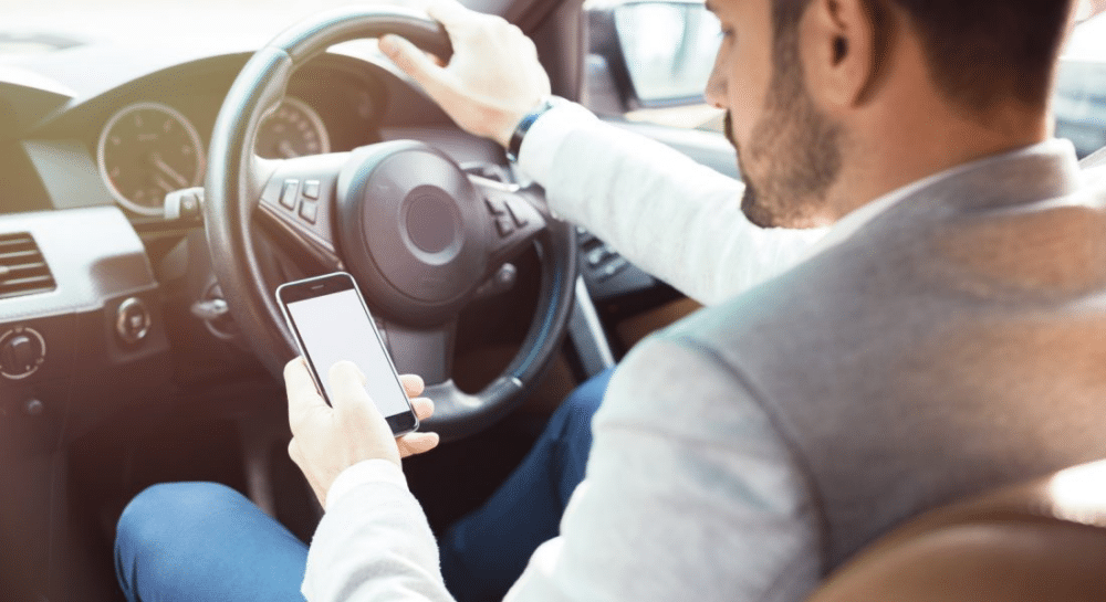 Use of Mobile Phone While Driving to be Made a Serious Offense
