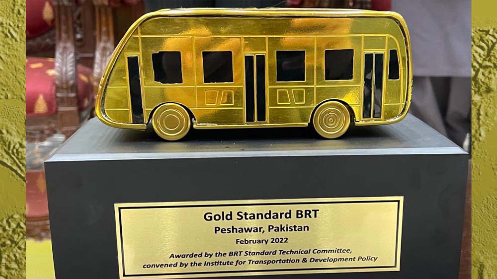 PM Imran Congratulates Peshawar BRT on Achieving Gold Standard Service