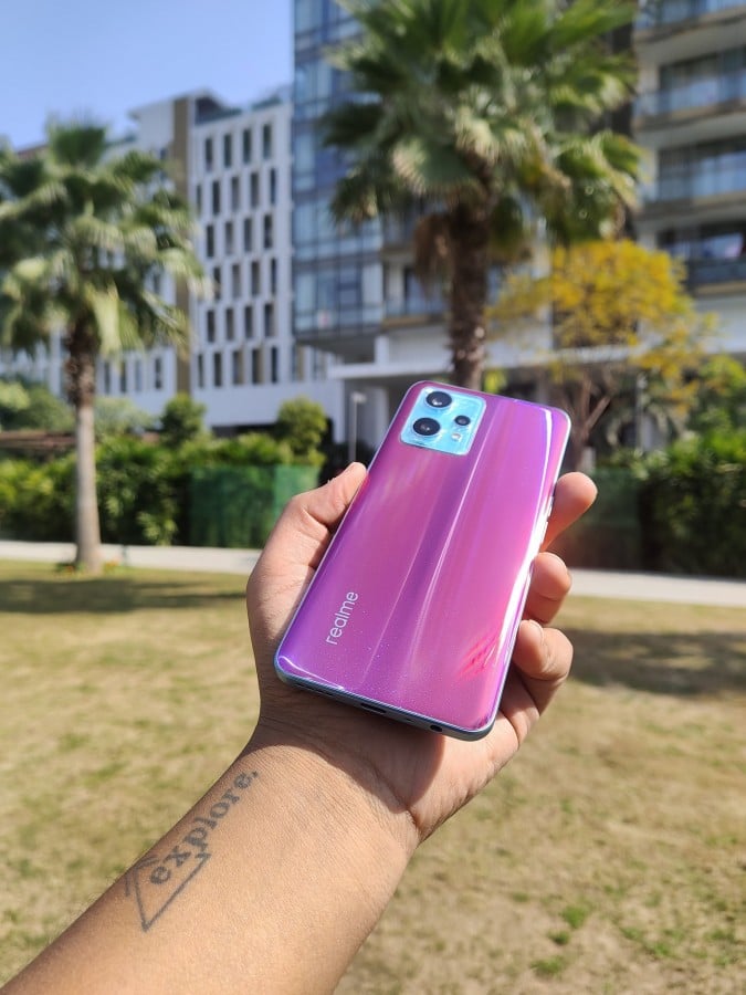 Realme 9 Pro+ can Change Colors in the Sun [Live Images]
