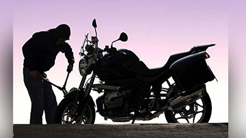 Motorbike Thief in Karachi Uses Child as Cover