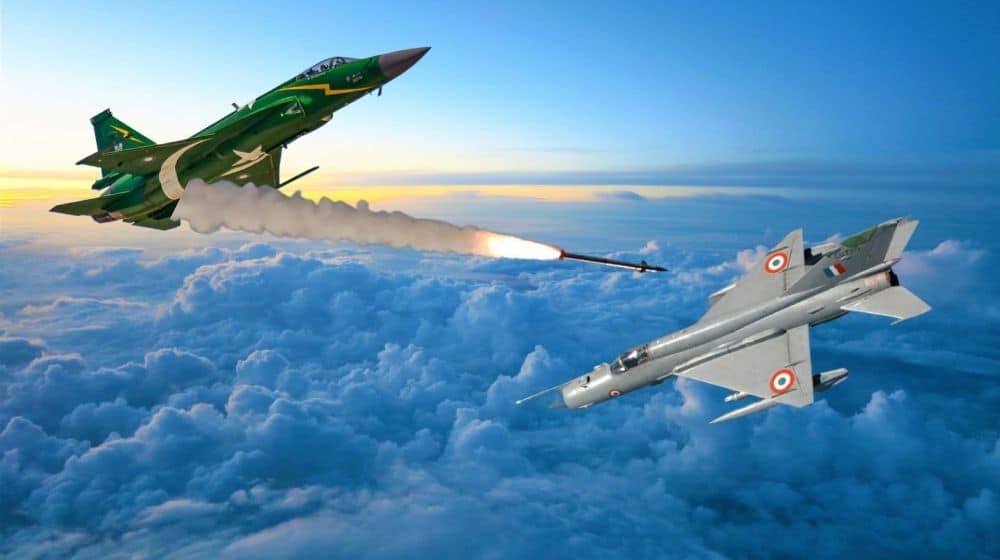 Here’s a Comparison of Pakistani JF-17 and Indian MiG-21 Fighter Jets