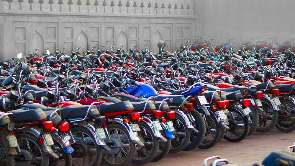 Peshawar Police to Impound Thousands of Unregistered Bikes