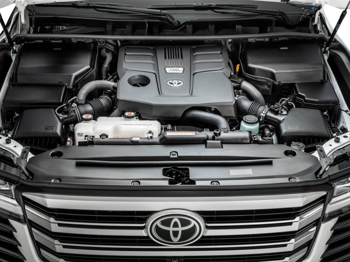 Toyota Land Cruiser V8 Price in Pakistan, Pictures and Specs