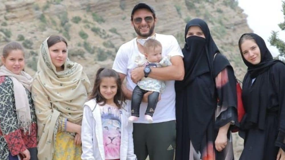 Shahid Afridi and His Wife Wish Happy Birthday to Shaheen