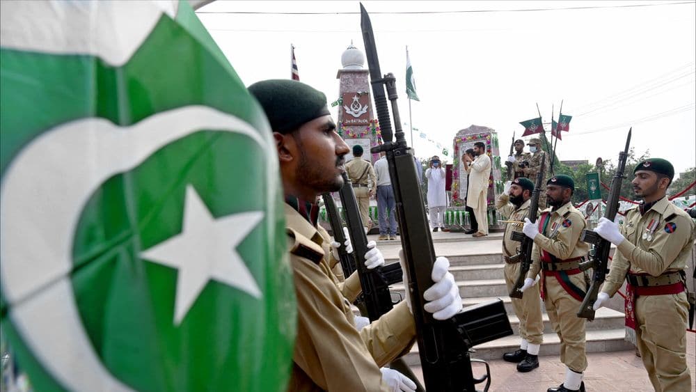 Survey Shows 96% of Pakistanis are Willing to Fight for Their Country