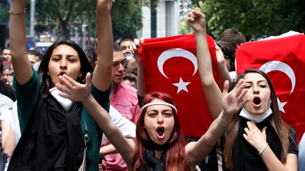 FIA Arrests 2 Men for Secretly Making Videos of Turkish Women