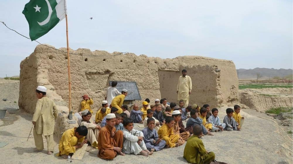 KP’s Primary School Students Forced to Study Under the Sun in Scorching Heat