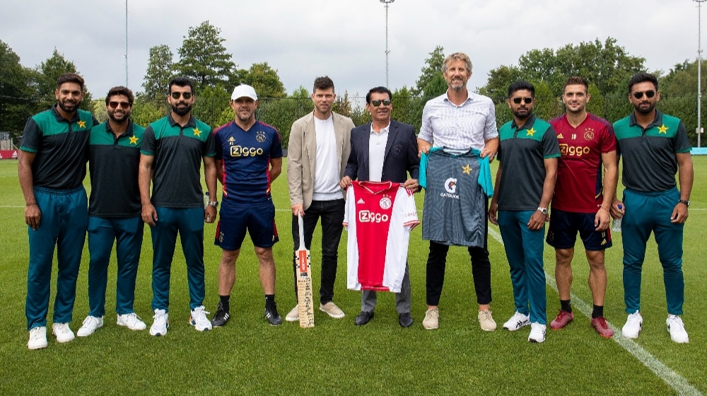 Pakistan Cricketers Meet Ajax Football Stars in Netherlands [Video]
